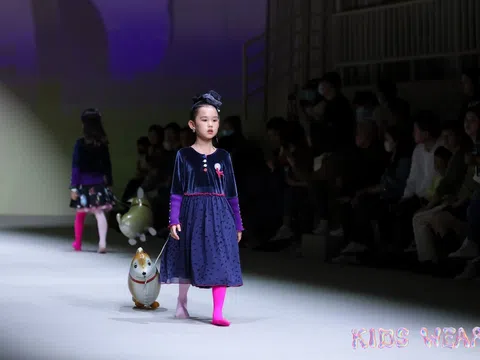 Maika Thanh Thảo: Tài Năng Nhí của TinyStars Academy Tỏa Sáng Trên Sàn Diễn AW2024 ShangHai Fashion Week Kids Wear