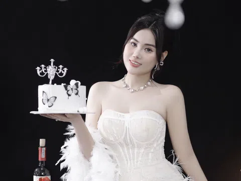 Giải bạc siêu mẫu Nguyễn Thị Nhung bất ngờ khoe ảnh gợi cảm mừng sinh nhật