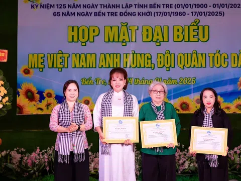 Nghệ Nhân Hồ Thị Thanh Hương Tri Ân Các Mẹ Việt Nam Anh Hùng Tại Bến Tre