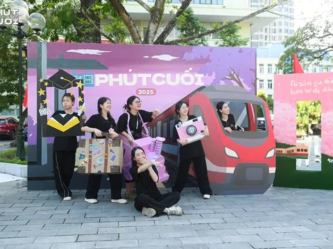 Photo booth Phút Cuối 2025: Sân ga lưu giữ ký ức tuổi trẻ