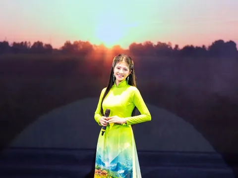 Ca sĩ Mai Thanh Trúc gây ấn tượng tại Lễ công bố "Sao Vàng Thương Hiệu Quốc Gia 2025"