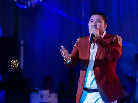 Ca sĩ Trần Thiện Trí chinh phục khán giả bằng giọng hát giàu cảm xúc trong loạt show tại Mỹ