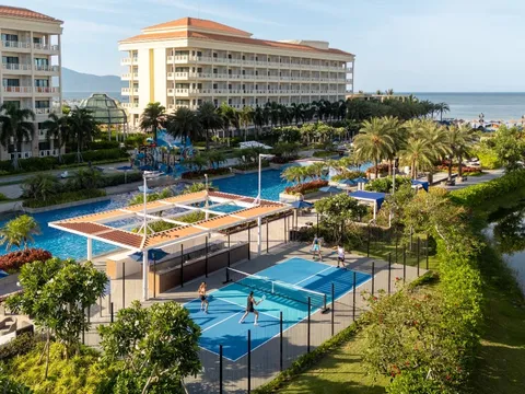 Từ Pickleball đến Thuyền Thúng Xoay:  Sheraton Grand Danang Kiến Tạo Kỳ Nghỉ Năng Động Cho Mọi Thế Hệ