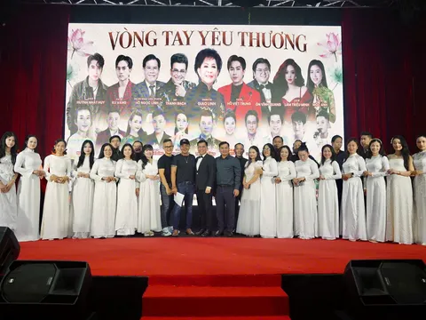 Nhạc sĩ Trần Tuấn Kiệt chọn đứng phía sau sân khấu trong đêm nhạc thiện nguyện