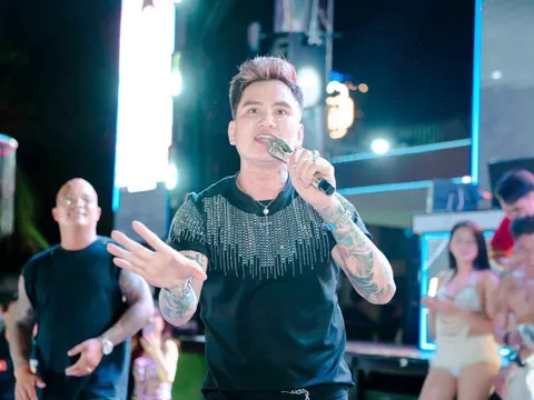 Lâm Chấn Huy: 25 năm ca hát vẫn đắt show trong và ngoài nước