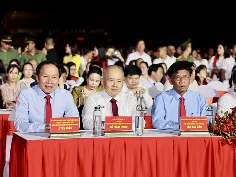 Phó Thủ tướng Lê Tiến Châu dự khai mạc Lễ hội Hoa Phượng Đỏ - Hải Phòng 2026