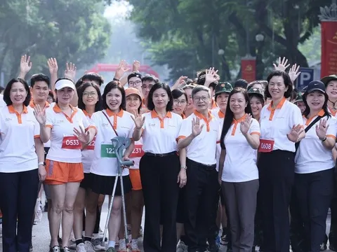 Gần 2.000 người chạy lan tỏa thông điệp vì môi trường không khói thuốc