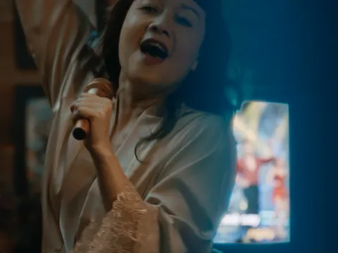Nghệ sĩ Vân Dung bị “giết hại” vì hát karaoke quá nhiều