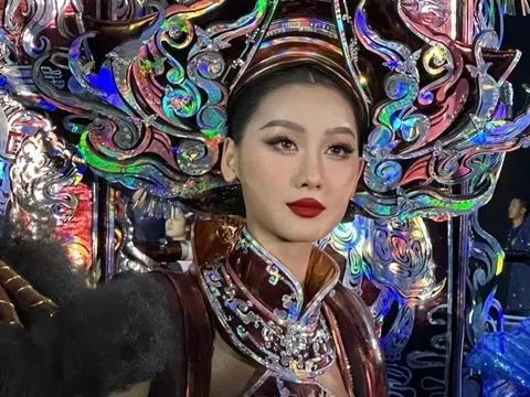 Quế Anh mang trang phục dân tộc “Khảm xà cừ” lên sân khấu Miss Grand International 2024