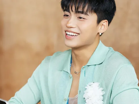 MONO ra mắt album theo cách chưa từng có: Khán giả đeo tai nghe, gửi điện thoại bên ngoài để chỉ còn lại âm nhạc