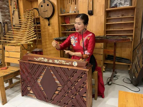 NSND Tuyết Mai – Người lặng lẽ giữ lửa âm nhạc dân tộc