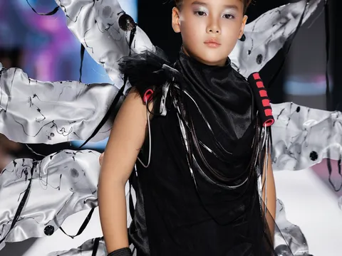 Tuấn Khải khẳng định sức hút và đẳng cấp trên sàn runway