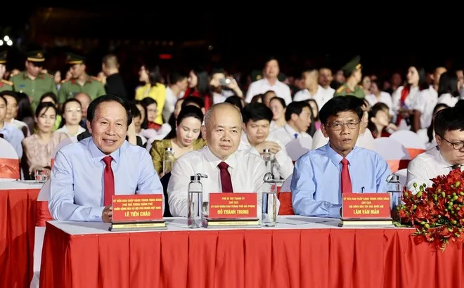 Phó Thủ tướng Lê Tiến Châu dự khai mạc Lễ hội Hoa Phượng Đỏ - Hải Phòng 2026