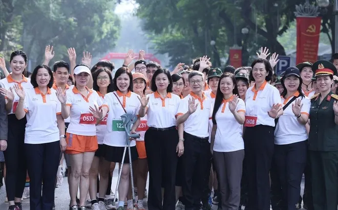 Gần 2.000 người chạy lan tỏa thông điệp vì môi trường không khói thuốc